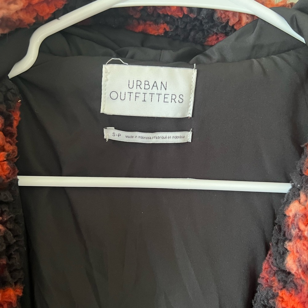 Urban Outfitter Rose Print Teddy Bear Zip-Up Jacket With Hood And Pockets - Picture 3 of 6